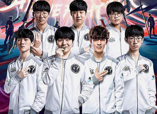 滑队通过多 滑队通过多